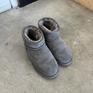 EMU boots